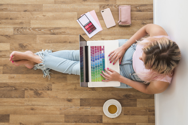 Laptop, blogbejegyzés